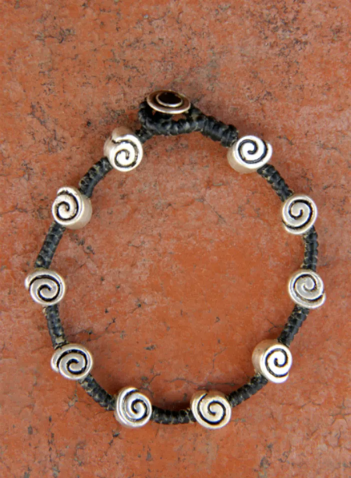 Náramek s kovovými korálky  | PachaMama.cz