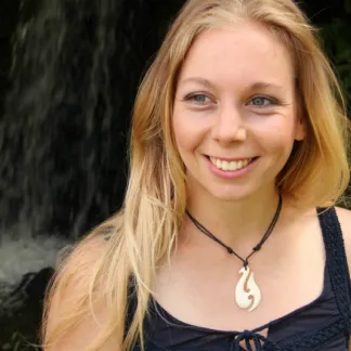 Kostěný přívěsek 