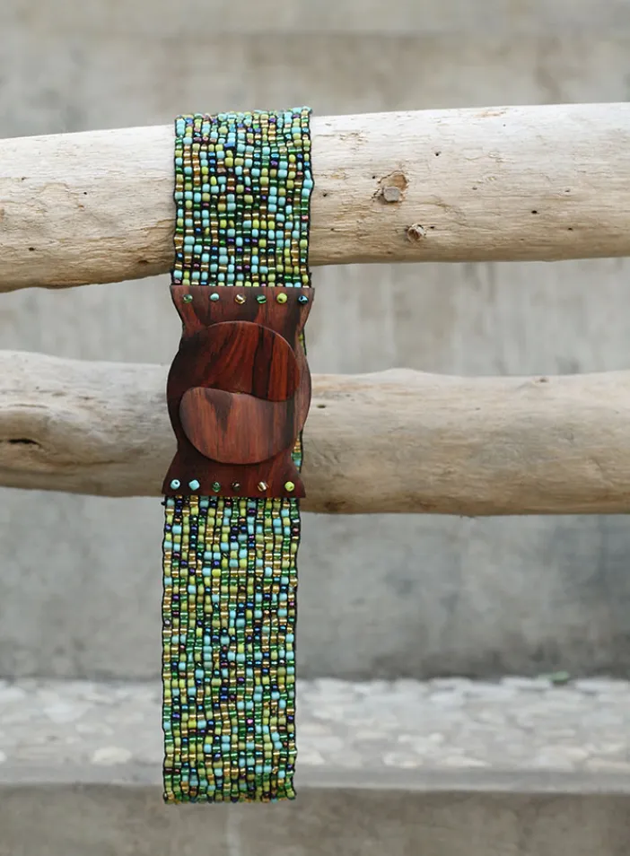 Korálkový opasek s dřevěnou přezkou | PachaMama.cz