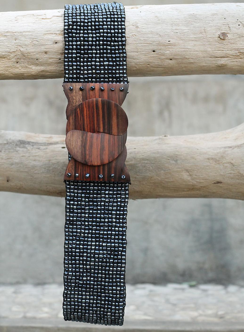 Korálkový opasek s dřevěnou přezkou | PachaMama.cz