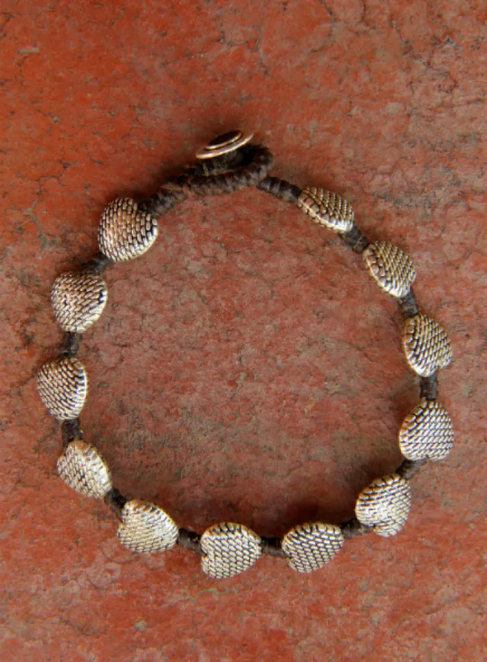 Náramek s kovovými korálky  | PachaMama.cz