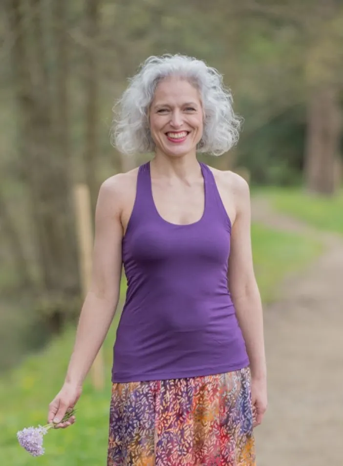 Tílko Lea s všitou braletkou, barva PURPLE | PachaMama.cz