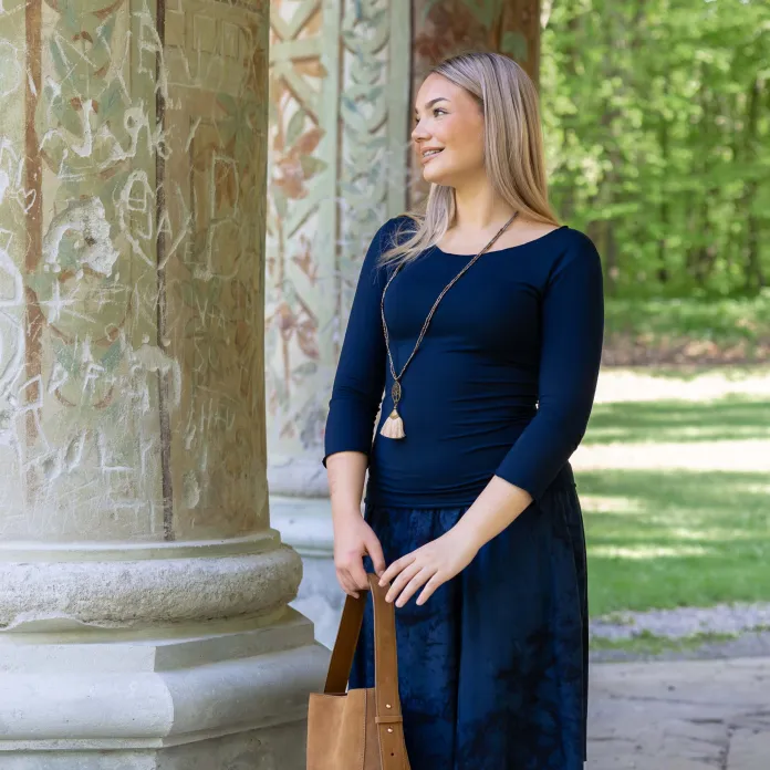 Navy – elegance, která zraje s námi | PachaMama.cz